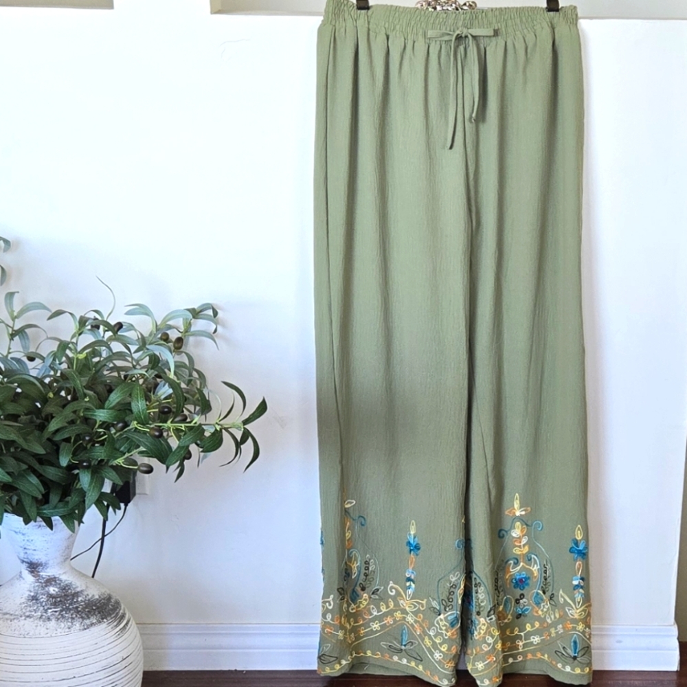 🏷️LIV LOS ANGELES Moss Green Wide Leg Embroidered Palazzo Pants Size L